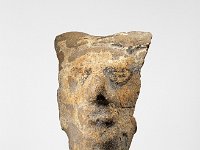 Ame Ker 119  Ame Ker 119, Mexiko, Zentrales Hochland,Tolteken, Azteken, Postklassische Periode, ca. 1200-1521 n. Chr., Fragment einer Figur, Ton, H 6 cm, B 3,8 cm : Museumsfoto: Claus Cordes, Bestandskatalog Ethnologie